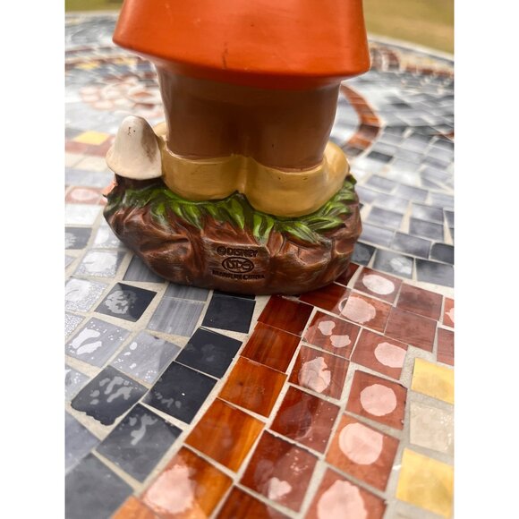 New DiSNEY DOC GARDEN STATUE - Picture 4 of 5